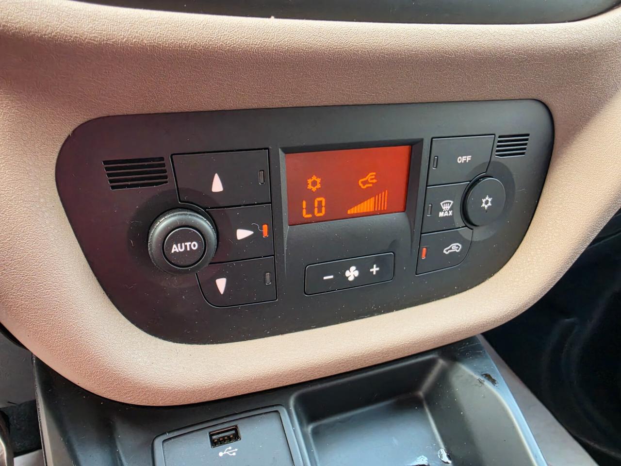 Fiat Dobló 1,6 diesel 05/2015 Cv105