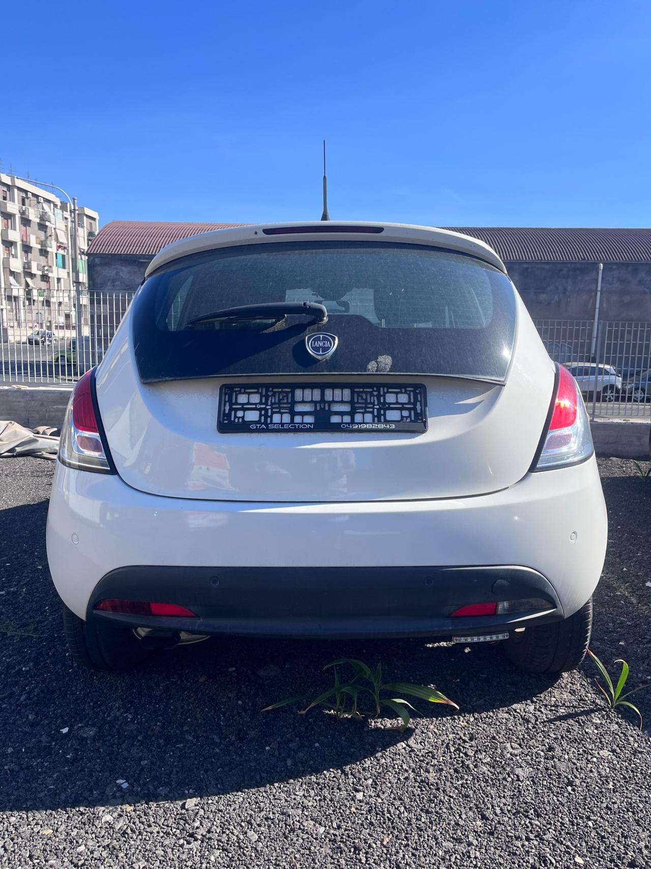 Lancia Ypsilon 1.2 benzina senza busta paga