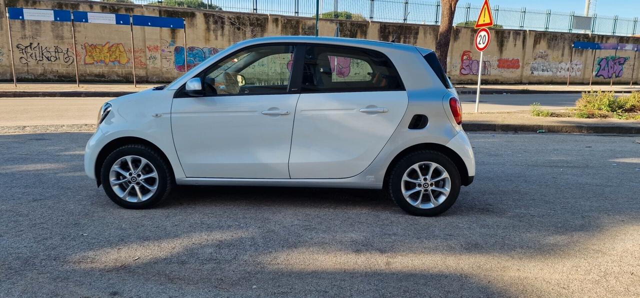 Smart ForFour 1.0 70CV Passion FINANZIAMENTI ANCHE SENZA BUSTA PAGA