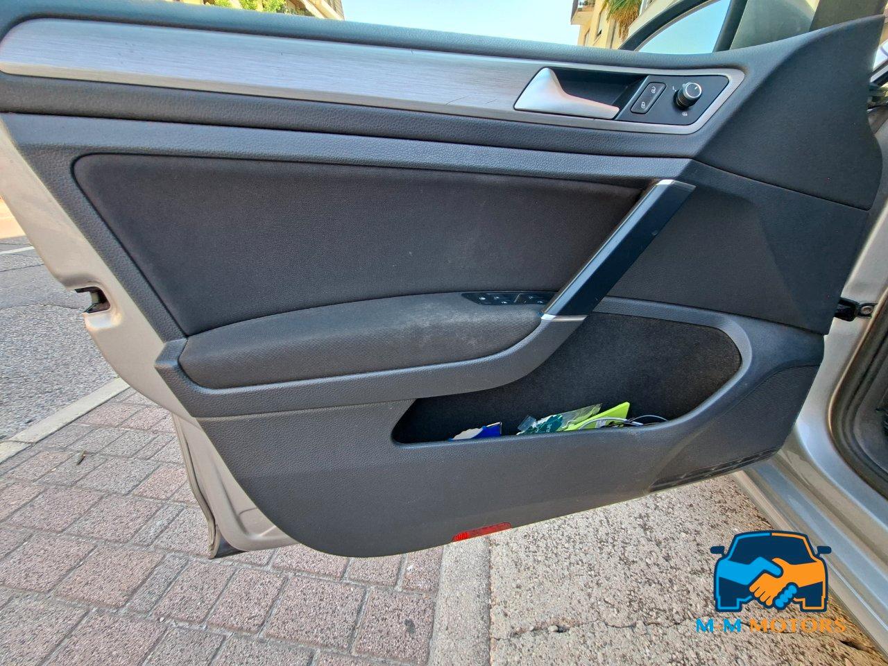 Volkswagen Golf 5 Porte Golf 5p 1.6 tdi 110cv dsg neo patentati