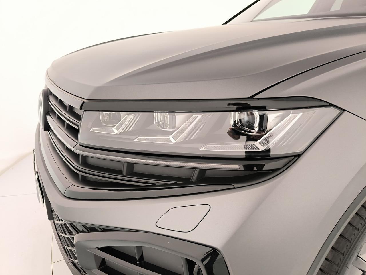 Volkswagen Touareg 3.0 v6 tdi scr r-line 231cv auto