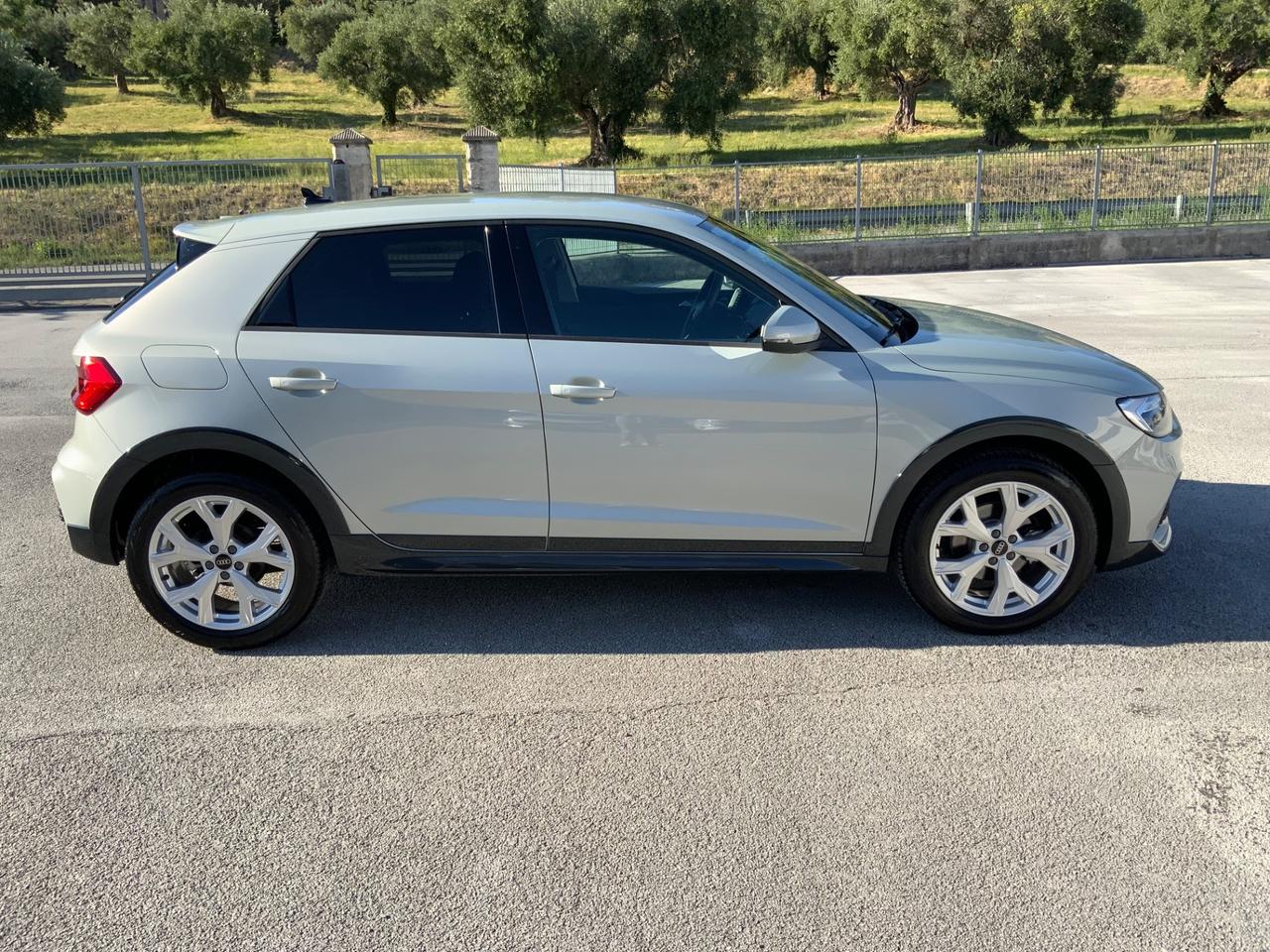Audi A1 allstreet 30 TFSI S tronic Identity Contrast
