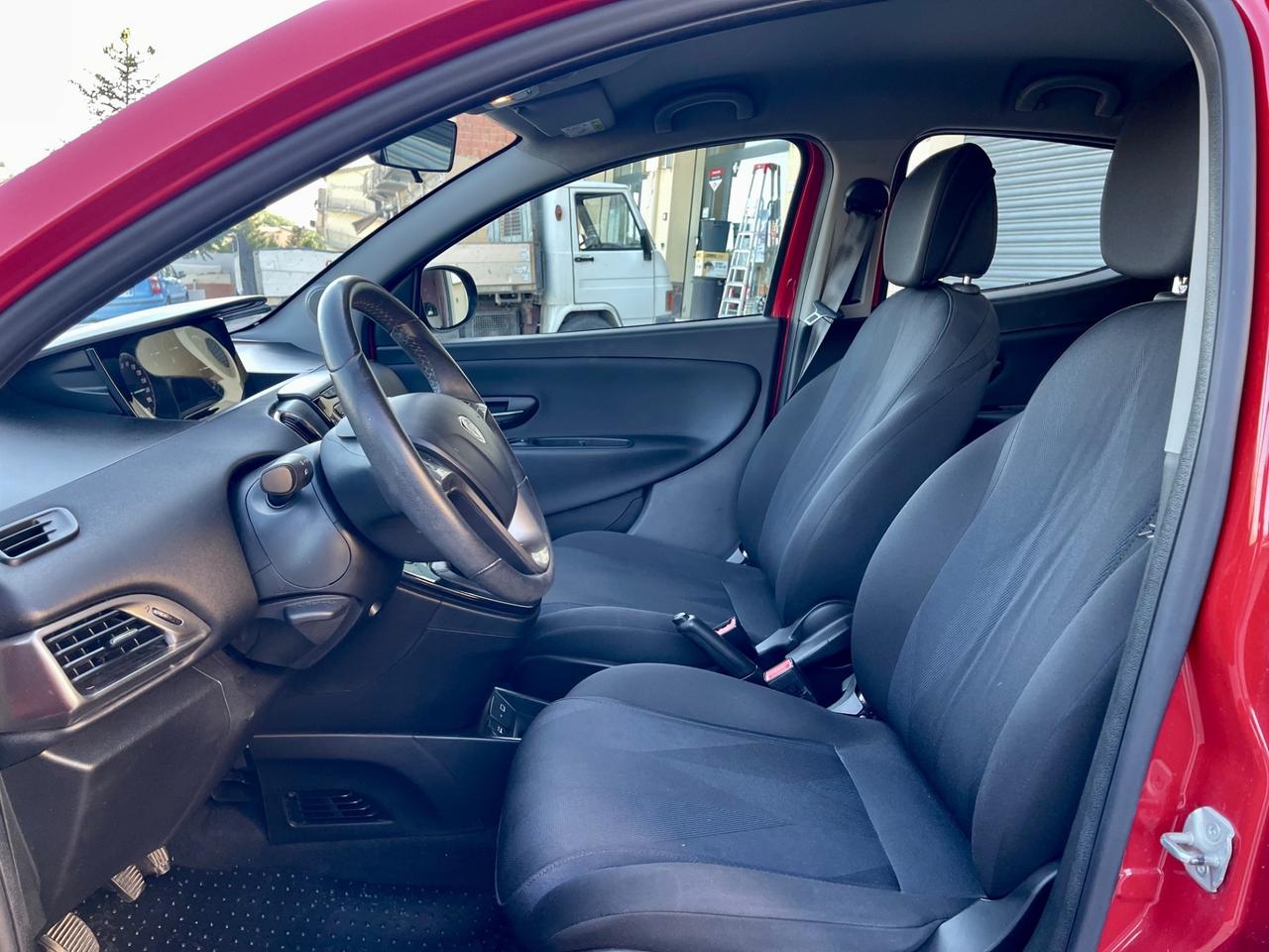 Lancia Ypsilon 1.2 69 CV 5 porte S&S Gold