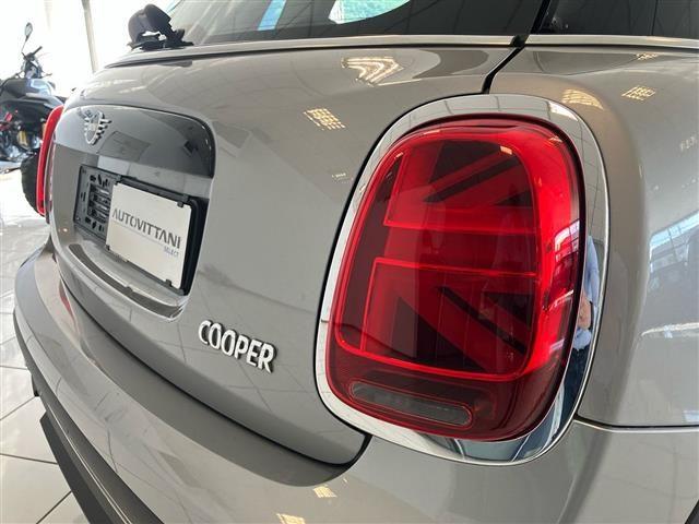MINI Mini 5 Porte 1.5 Twin Power Turbo Cooper Essential