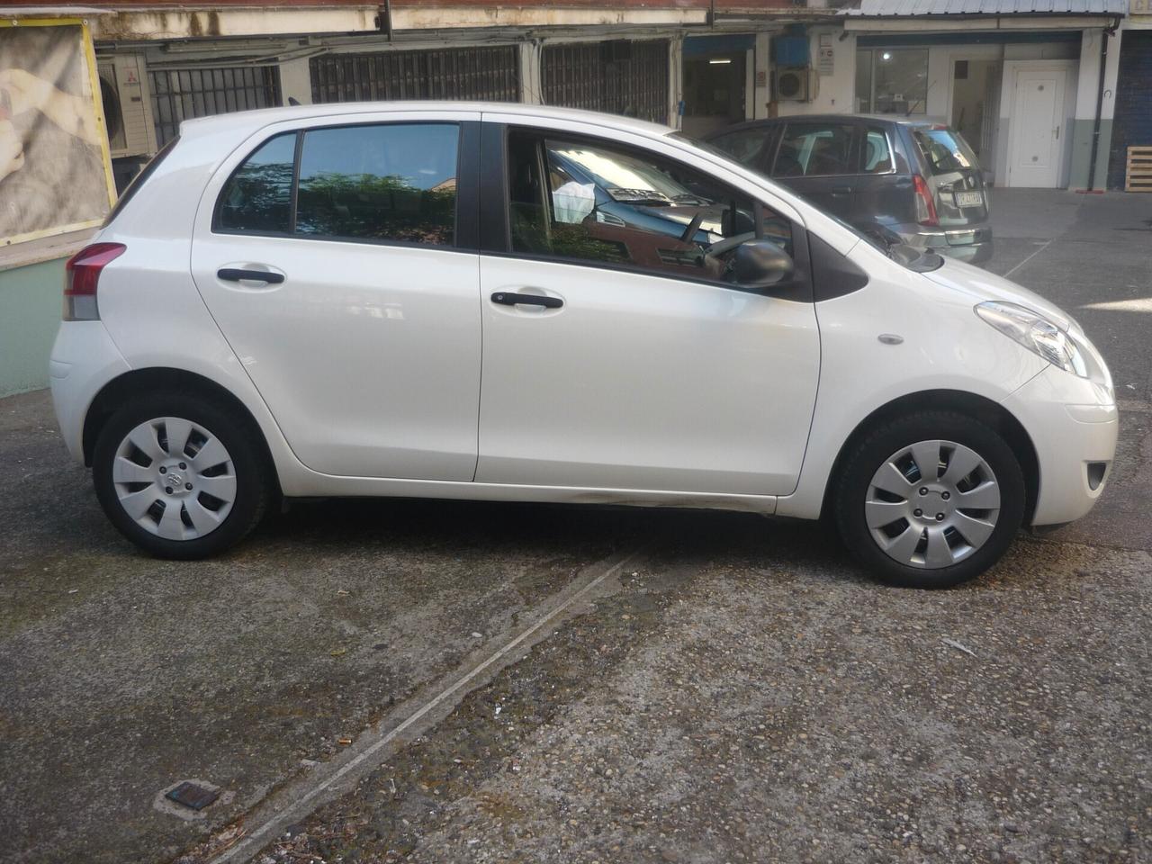 Toyota Yaris 1.0 5 porte Now
