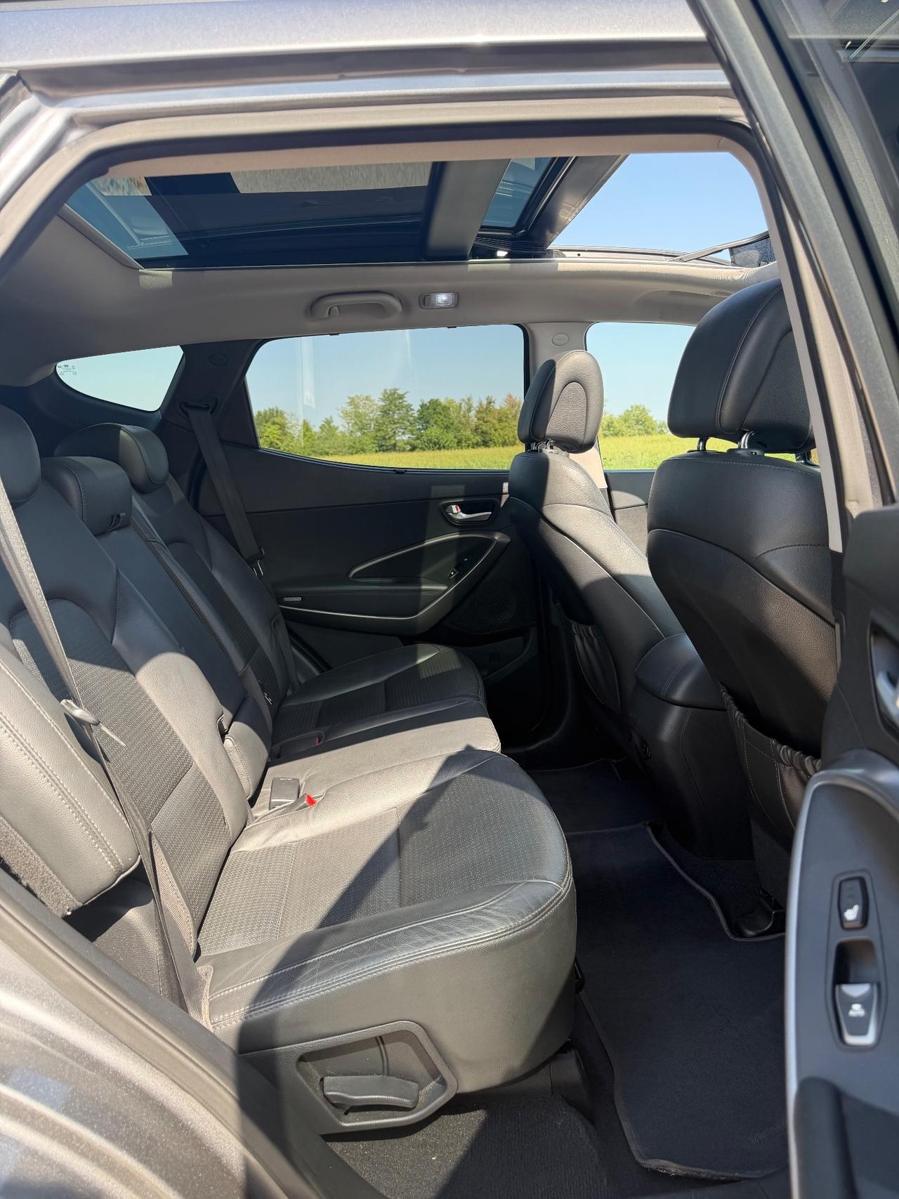 Hyundai Santa Fe .