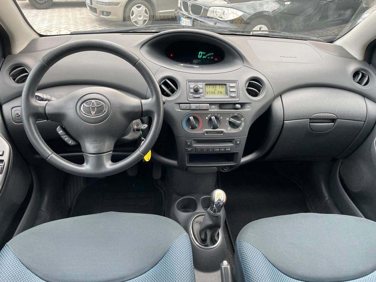 Toyota Yaris 1.0i 16V cat 5 porte Sol