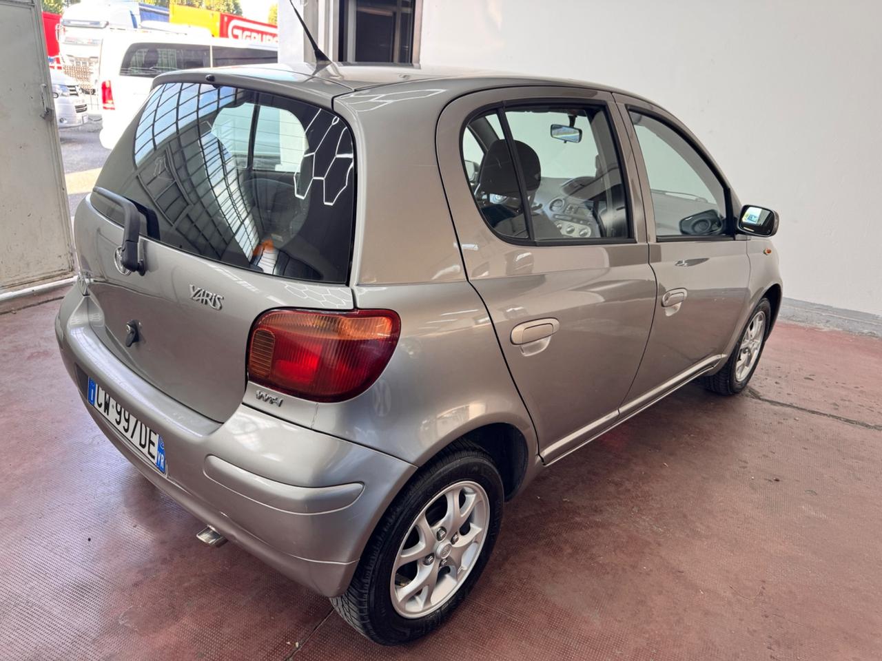 Toyota Yaris 1.0i 16V cat 5 porte Sol