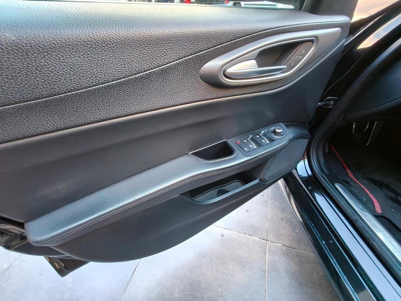 Alfa Romeo Giulia 2.0 Turbo 280 CV AT8 AWD Q4 Veloce