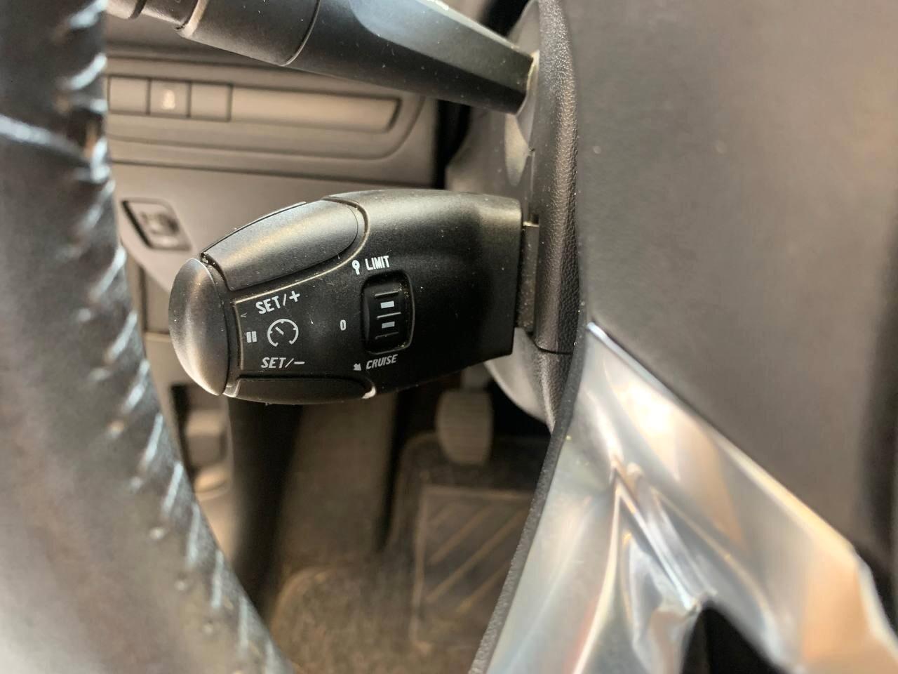 Peugeot 208 1.4 HDi 68 CV 5 porte Allure