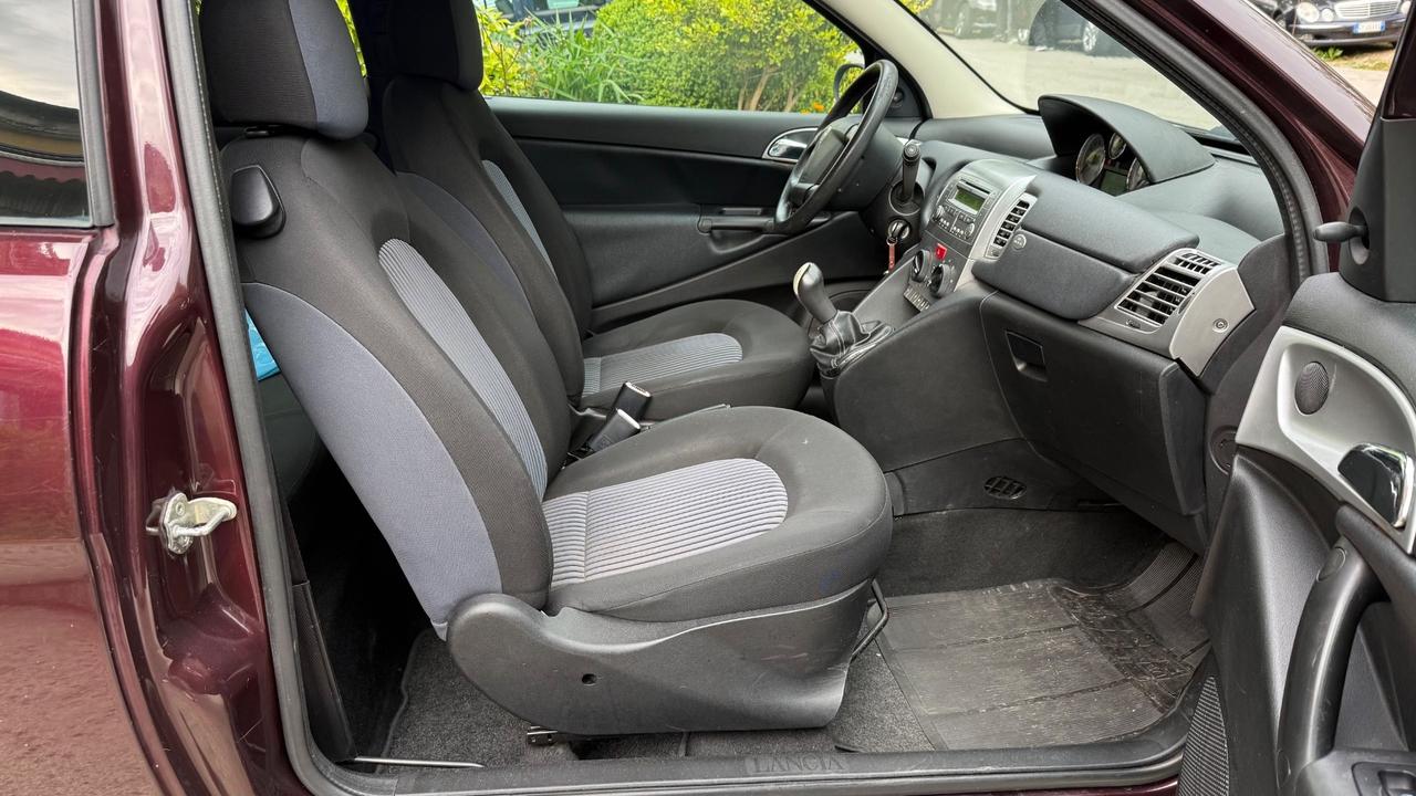 Lancia Ypsilon 1.3 MJT 75 CV Argento