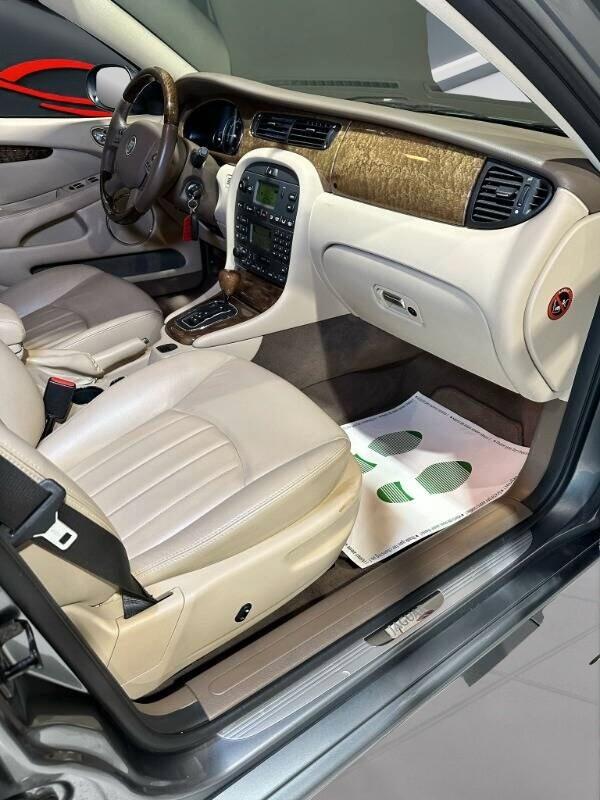 Jaguar X-Type 2.5 V6 24V cat Executive