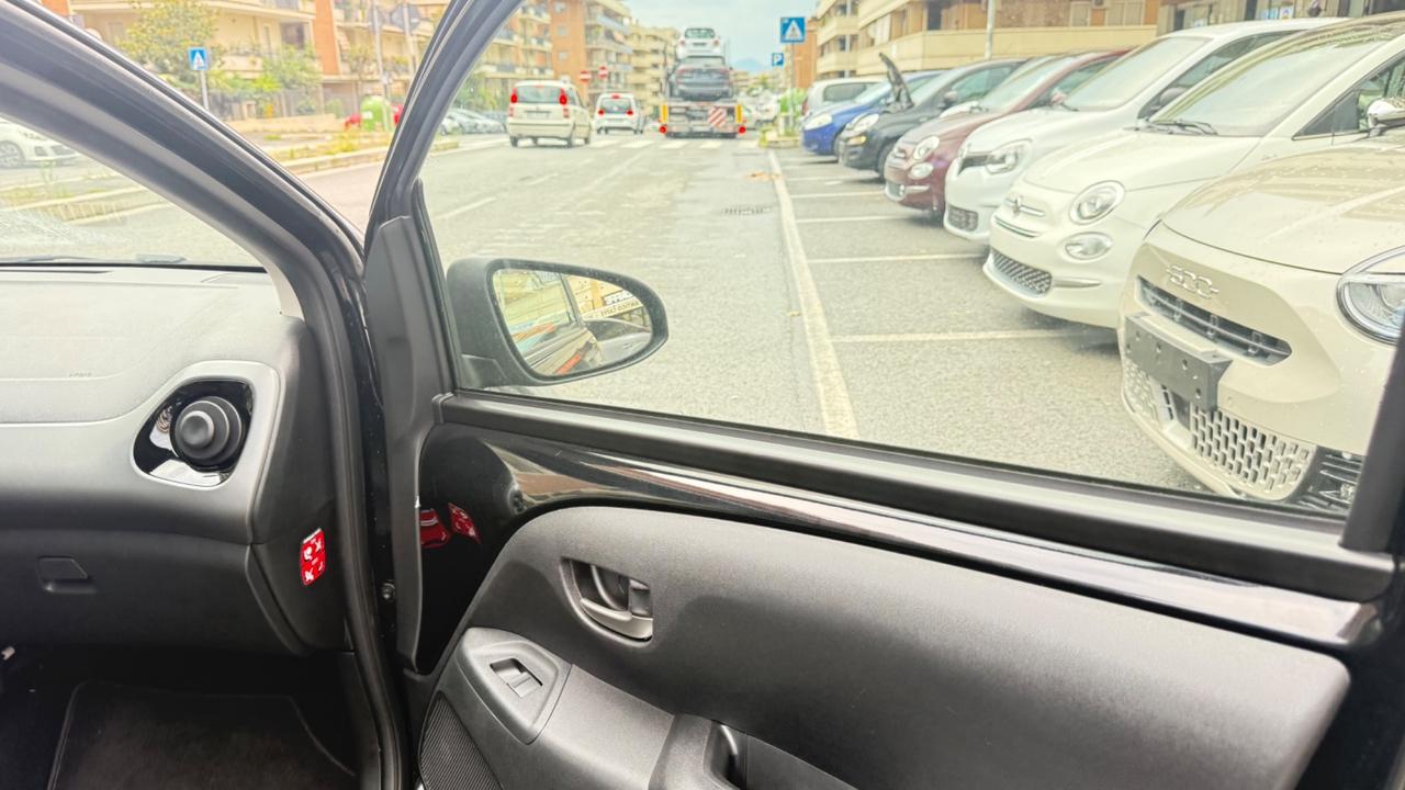 Toyota Aygo Connect 1.0 VVT-i 72 CV 5 porte x-play LED NAVI KAMERA PDC CERCHI 16 BLUETOOTH