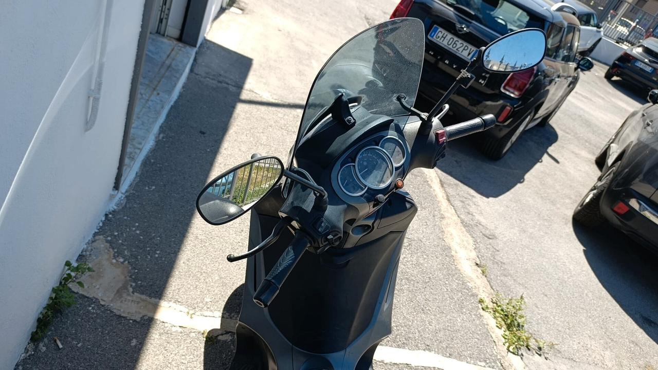 Piaggio Beverly 350
