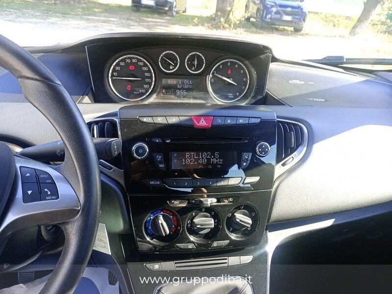 Lancia Ypsilon III 2011 Benzina 0.9 t.air Silver ecochic metano 80cv E6
