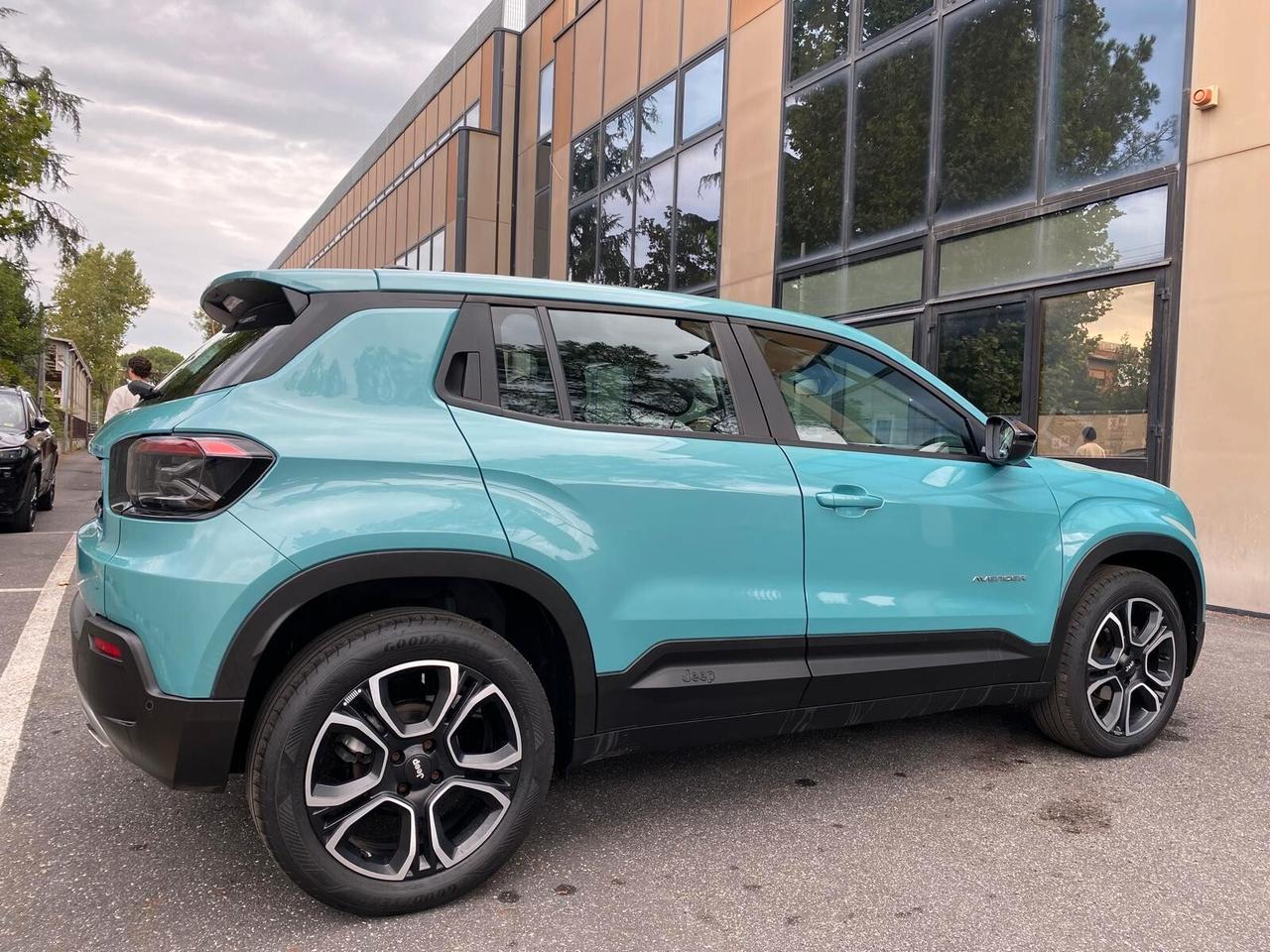 Jeep Avenger e-hybrid mhev SUMMIT- LED-CAMERA-JBL-P.CONSEGNA
