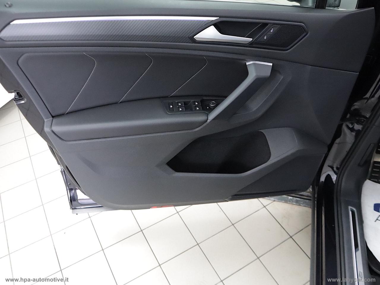 VOLKSWAGEN Tiguan 2.0TDI DSG R-LINE LED IQ-LIGHT NAVI PELLE RETROCAMERA