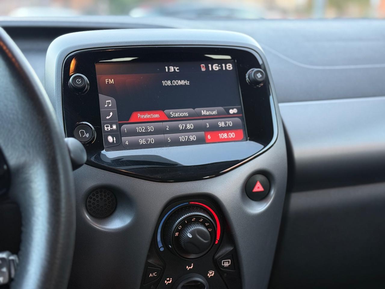 Toyota Aygo Connect 1.0 5 porte x-play + GARANTITA