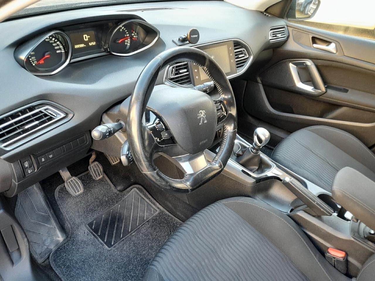 Peugeot 308 BlueHDi 120 S&S SW Allure