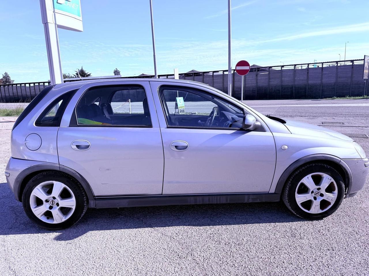 Opel Corsa 1.2i 16V cat 5 porte Ok neopatentati