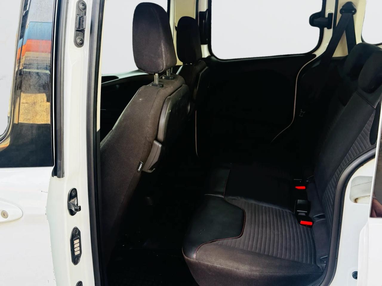 Ford TOURNEO COURIER 1.5 TDCi (75CV) *NEOPATENTATI*