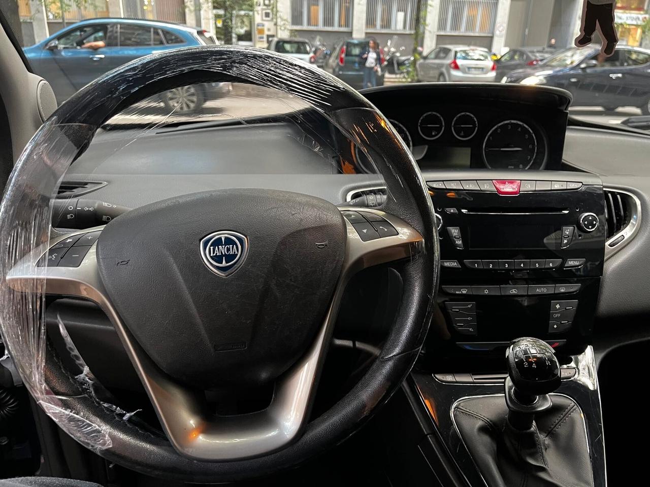 Lancia Ypsilon 1.2 69 CV 5 porte Platinum