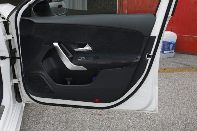 MERCEDES-BENZ A 180 dAutomatic AMGLine Premium Night Edition Uniprop.