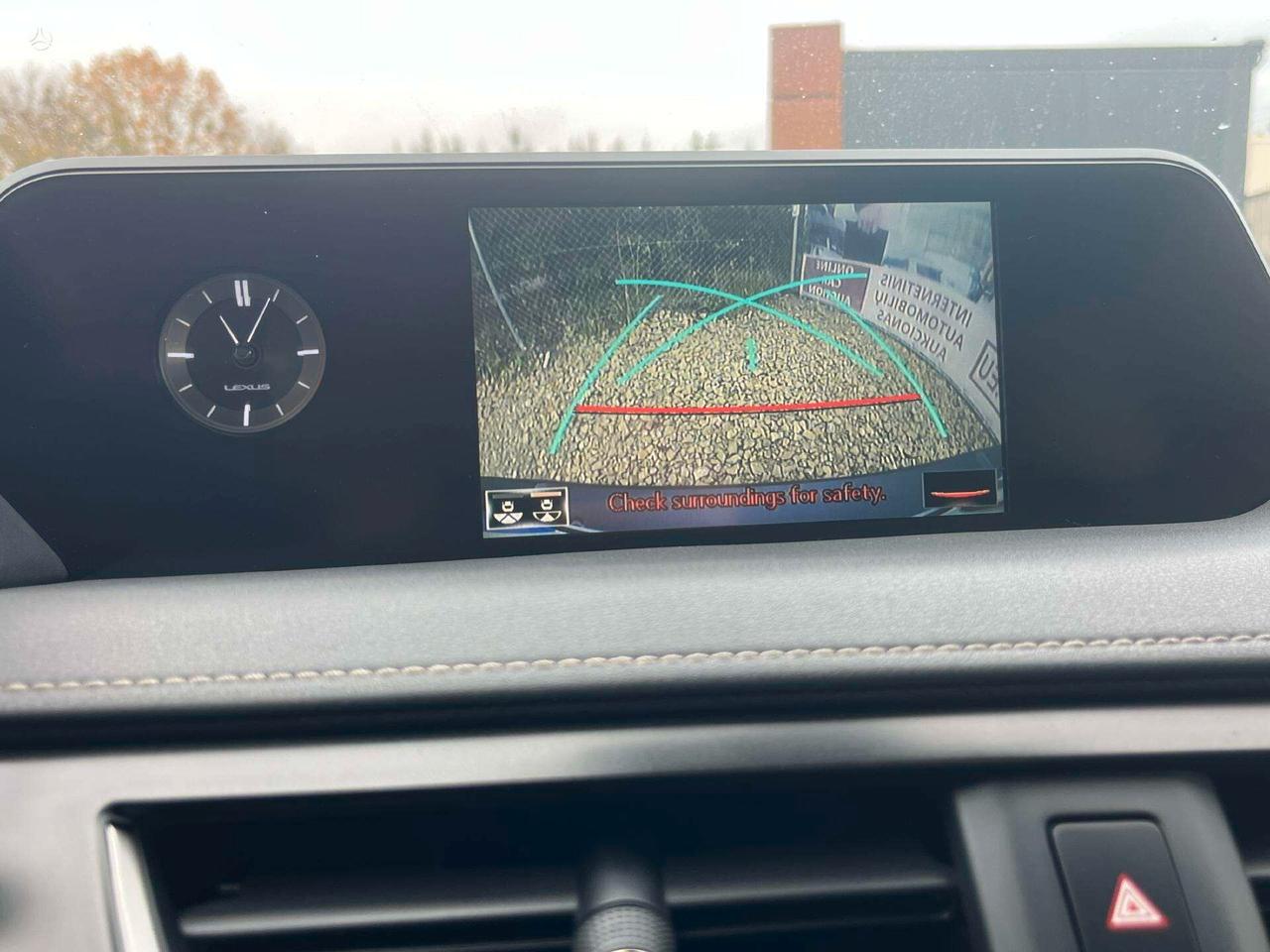 Lexus UX Hybrid Business