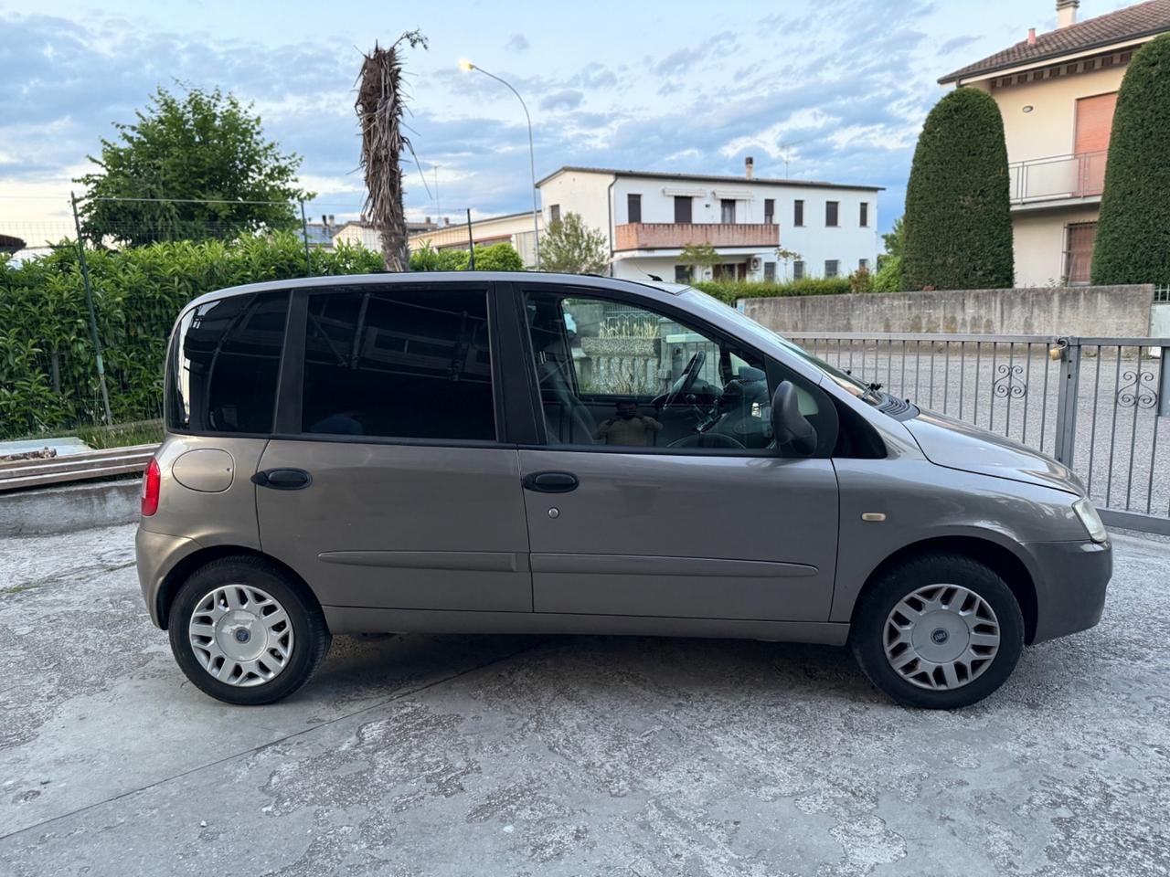 Fiat Multipla Benzina Metano Spaziosa Ed Economica Neopatentati