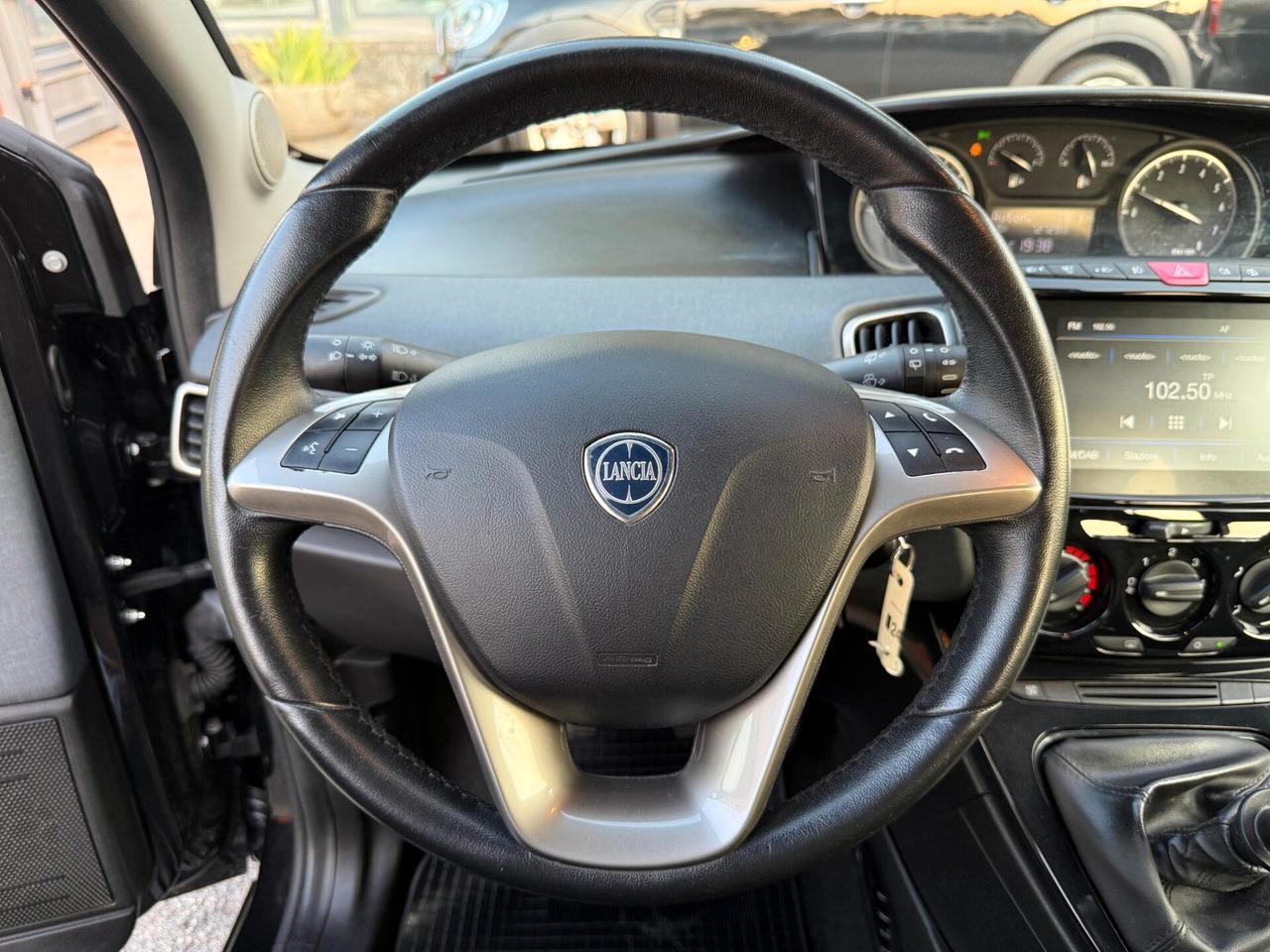 Lancia Ypsilon 1.0 FireFly S&S Hybrid Gold