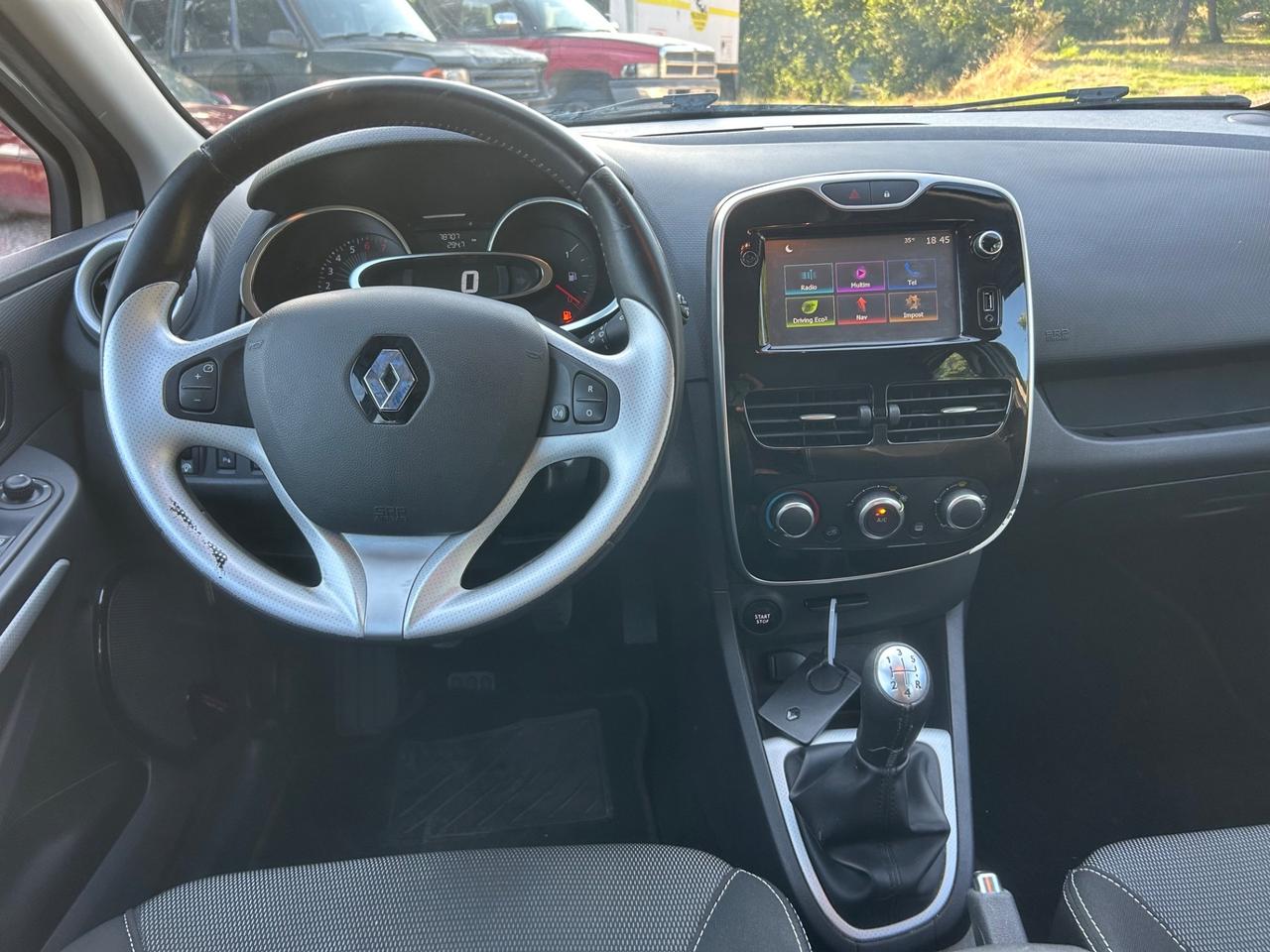 Renault Clio 1.2 75CV 5 porte Intens rate permute neopatentati