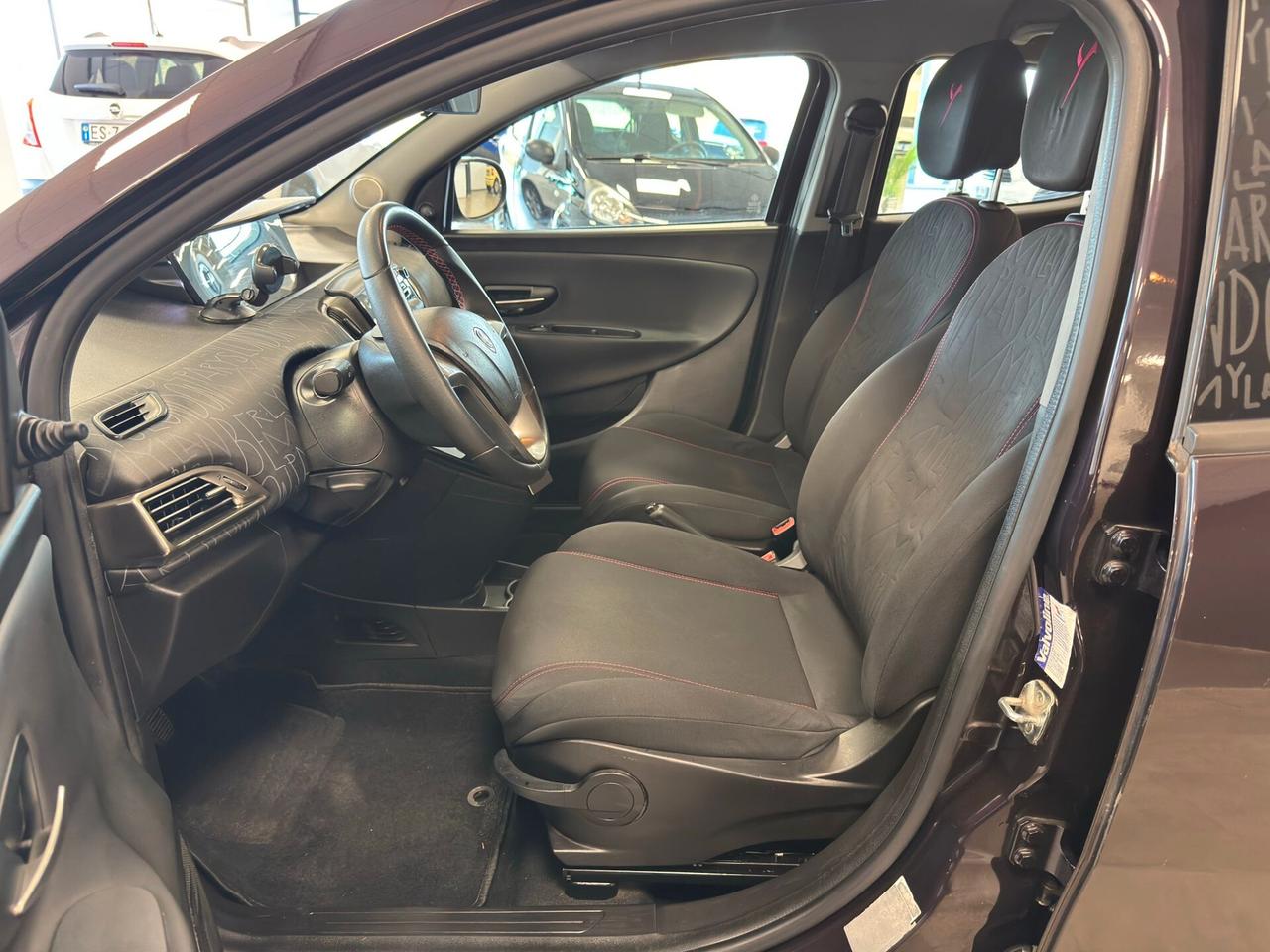 Lancia Ypsilon 1.2 69 CV 5 porte S&S Platinum