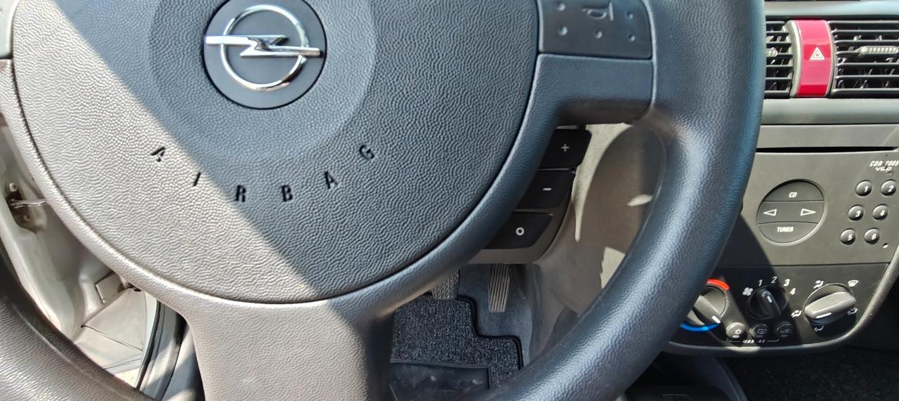 Opel Corsa 1.0 Benzina - Neopatentati
