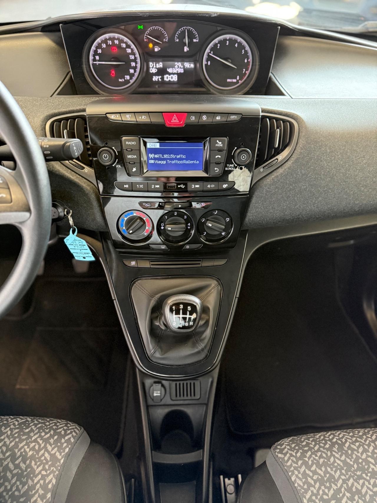 Lancia Ypsilon 1.0 FireFly 5 porte S&S Hybrid Silver