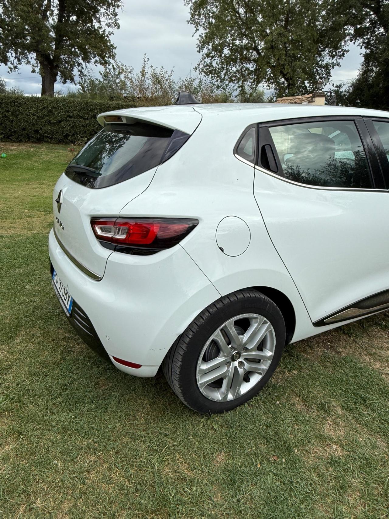 Renault Clio dCi 8V 90 CV EDC 5 porte Moschino Life