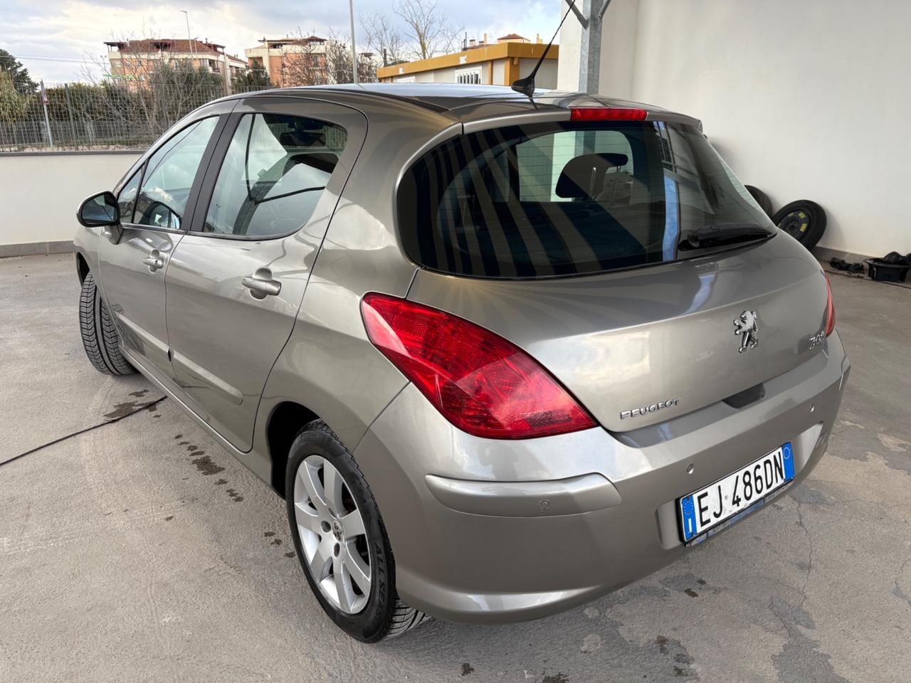Peugeot 308 1.6 8V e-HDi 112CV Stop&Start 5p. Business