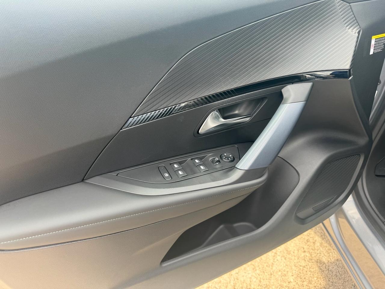 Peugeot 2008 PureTech 130 S&S EAT8 Allure