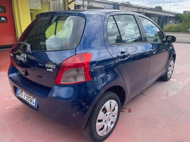 Toyota Yaris 1.0 5 porte