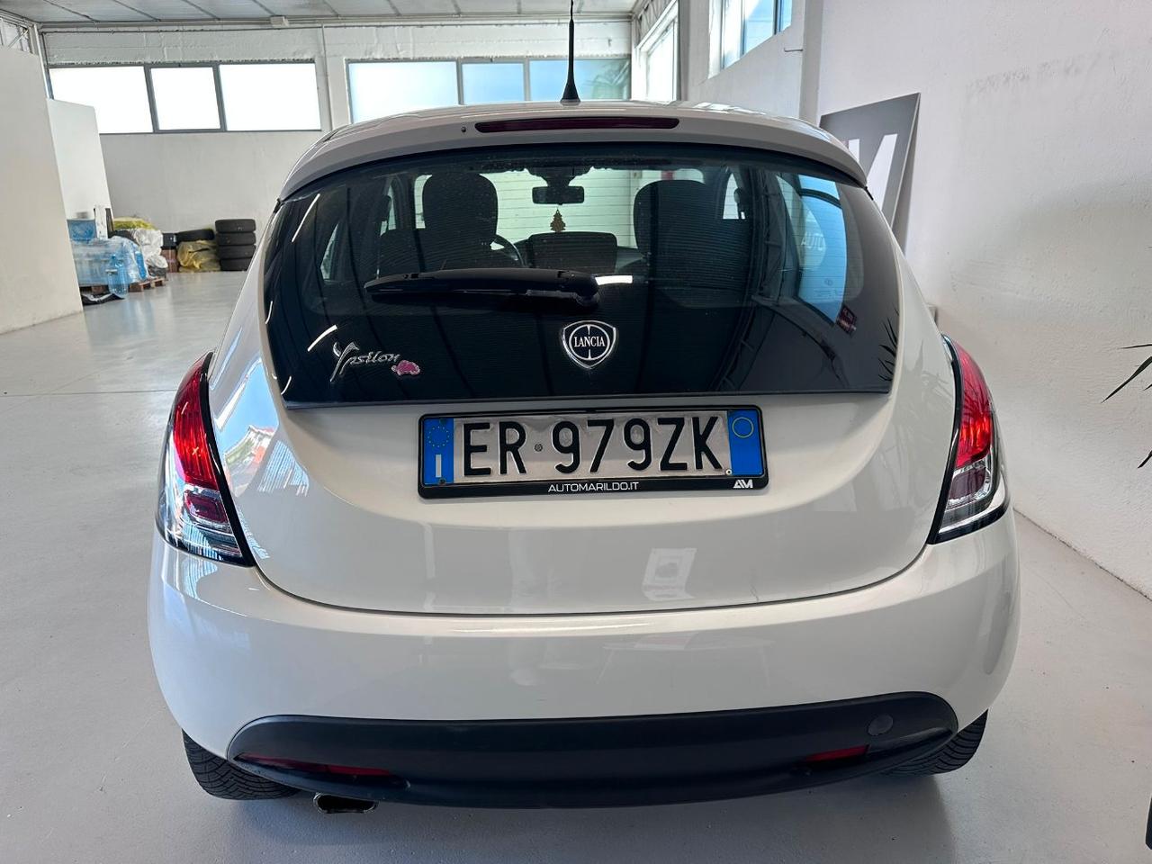 Lancia Ypsilon 5 Porte Ypsilon 1.2 8v Silver 69cv