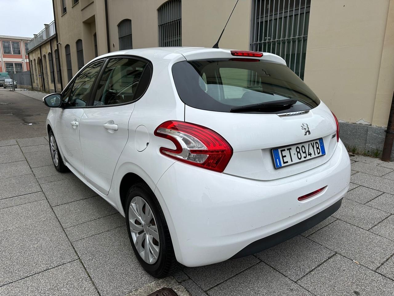 Peugeot 208 1.4 HDi 68 CV 5porte Allure