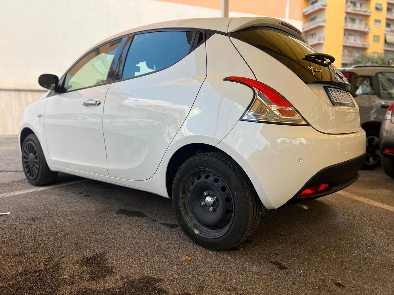 Lancia Ypsilon 1.0 FireFly 5 porte S&S Hybrid Ecochic Silver LEGGERE DESCRIZIONE