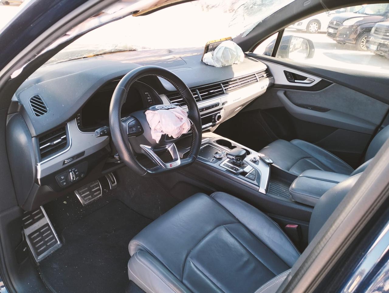 Audi Q7 50 3.0 TDI quattro S-Line 7 posti - SINISTRATA - NO EXPORT -