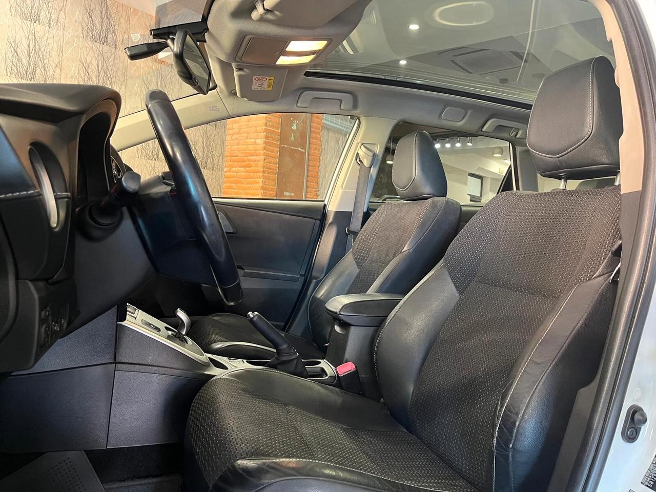 Toyota Auris Touring Sports 1.8 Hybrid Lounge