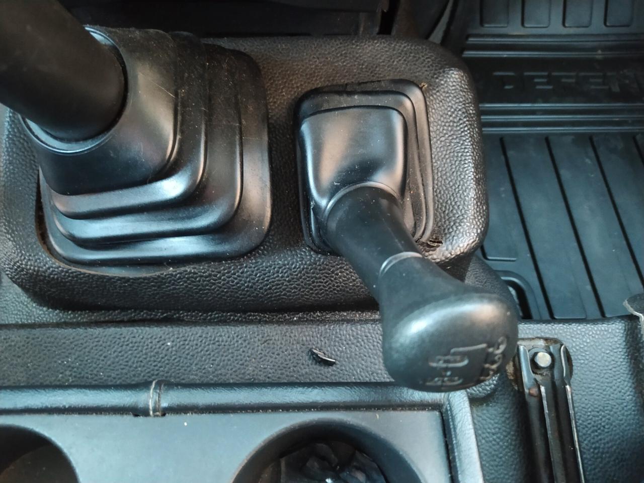 Land Rover Defender 90 2.4 TD4 SW N1 4 posti