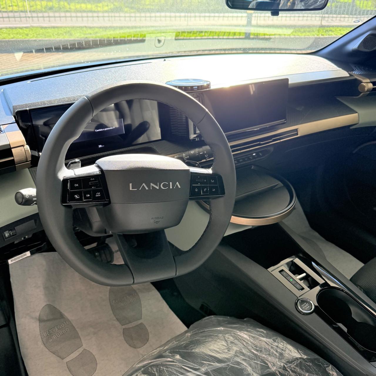 Lancia Ypsilon Hybrid e-DCT