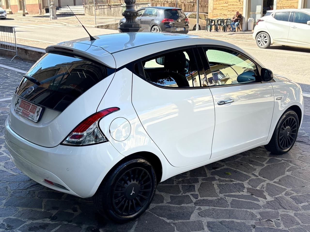 Lancia Ypsilon 1.2 69 CV 5P Gold UCONNECT Blue&Me