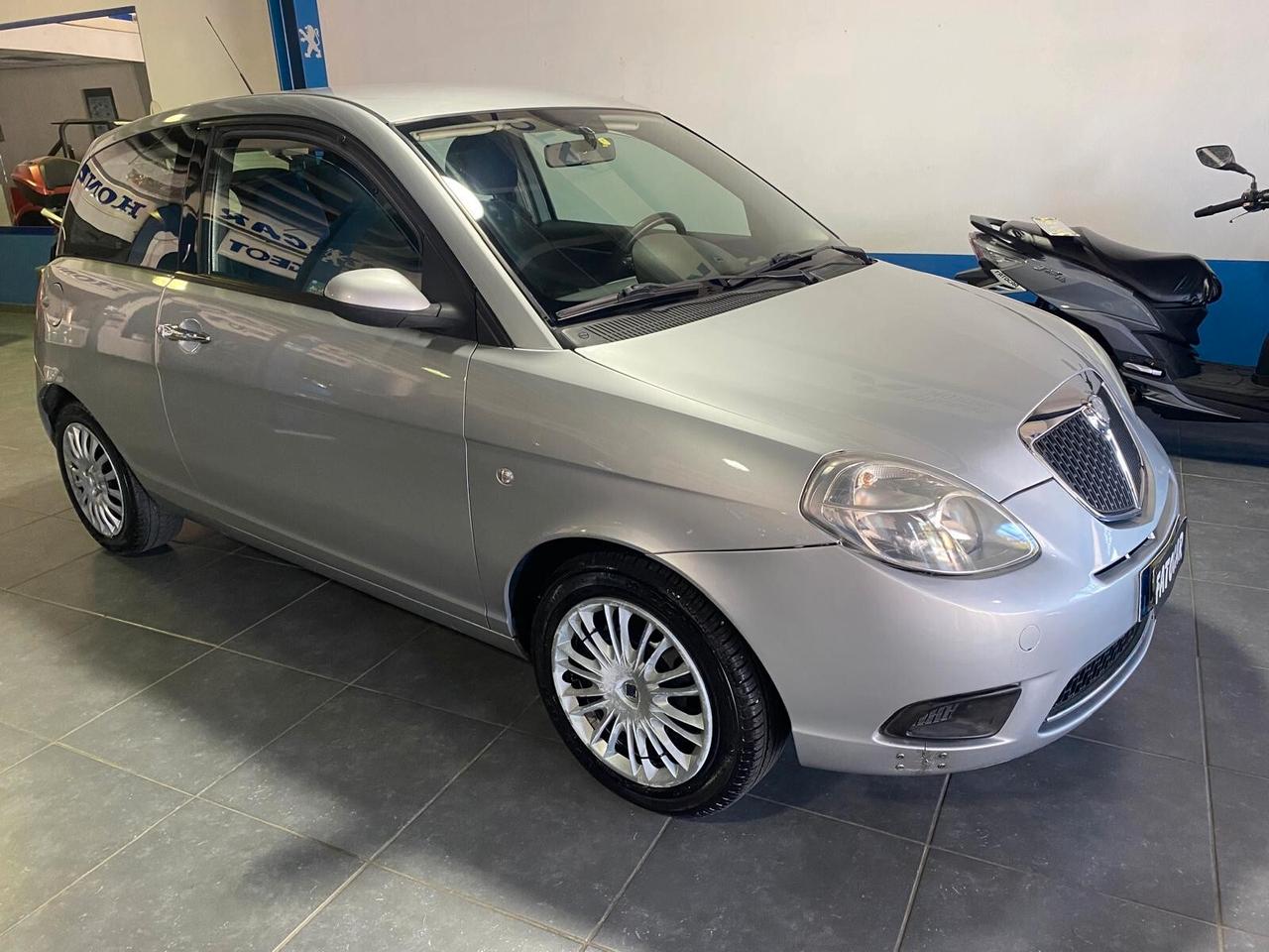 Lancia Ypsilon 1.2 Argento