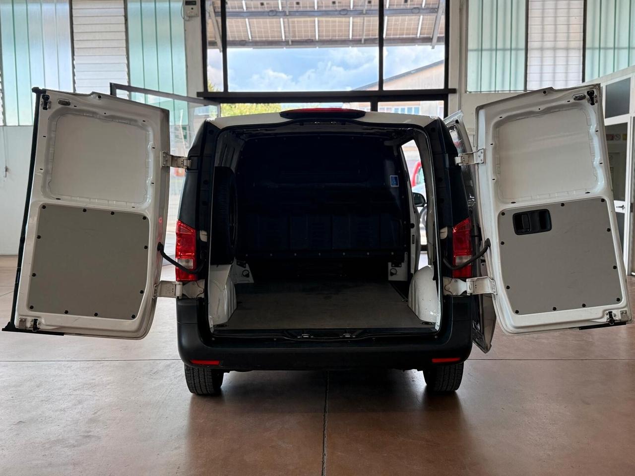 Mercedes Benz VITO 114 CDI COMPACT 2.2 6 MARCE COMPACT