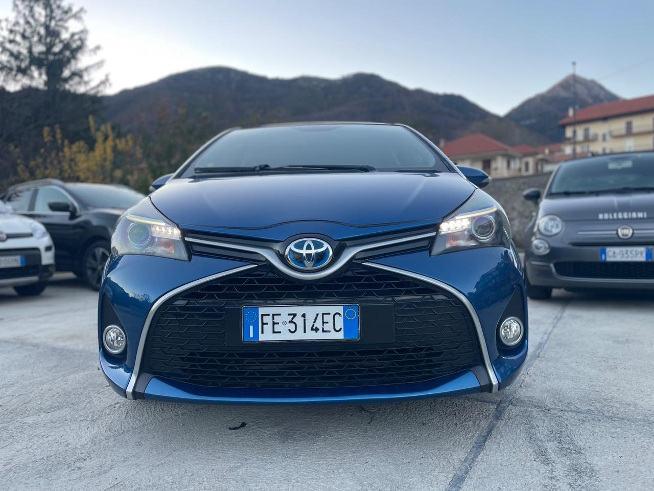 Toyota Yaris HYBRID PLATINUM EDITION