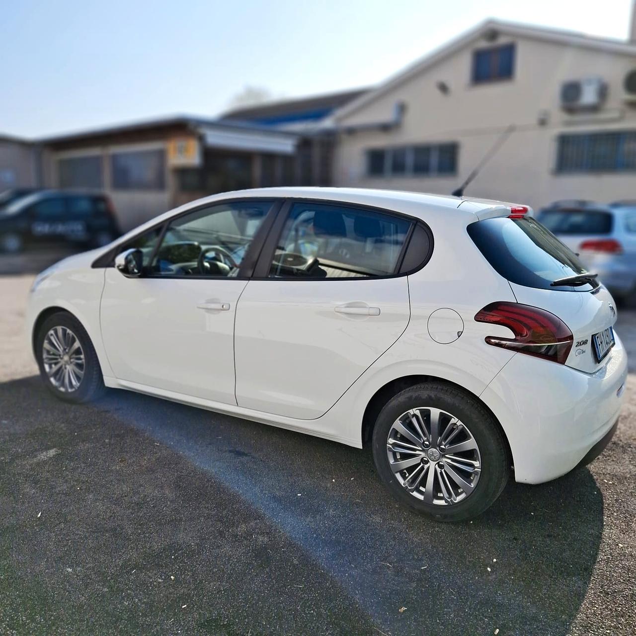 Peugeot 208 PureTech 82 5 porte Allure